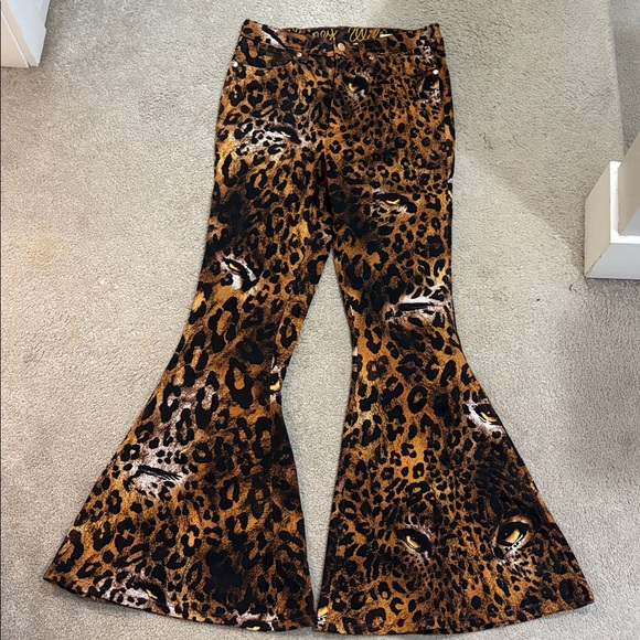 NWOT Lainey Wilson x Wrangler collection.
Cheetah bell bottoms
Size 30x32 - Picture 6 of 10